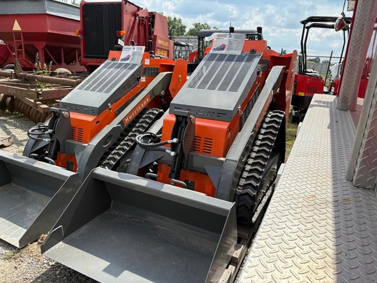 hrc700-mini-skid-steer-image-1
