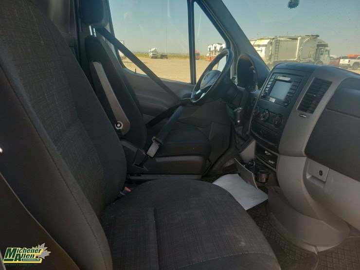 2015-mercedes-benz-sprinter-2500-image-12