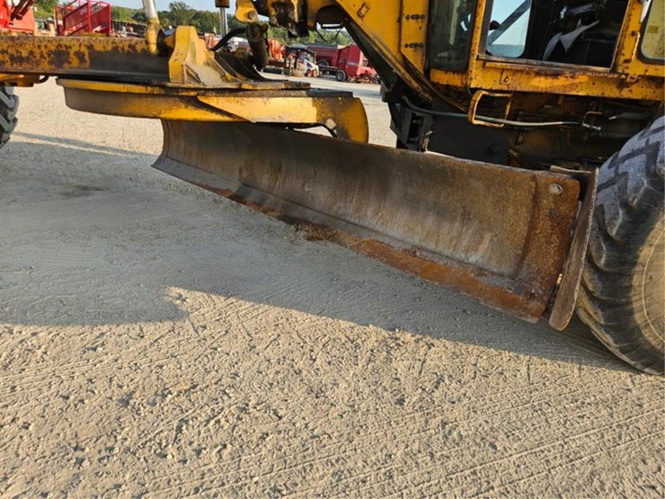 2012-deere-770a-image-18