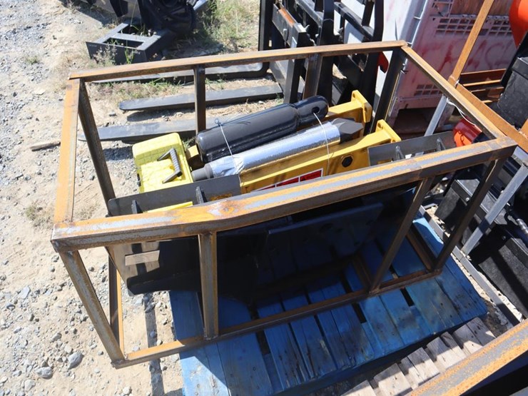 agt-skid-steer-breaker-image-4