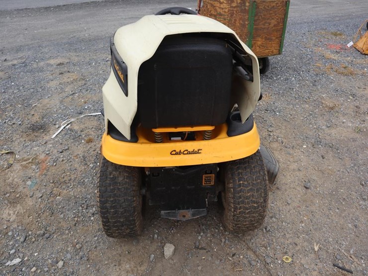 cub-cadet-riding-mower-image-7