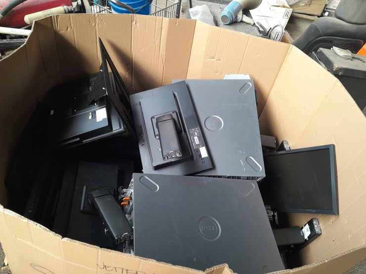 lot#--three-hp-t320-towers,-monitors,-mouse-and-keyboard-image-2