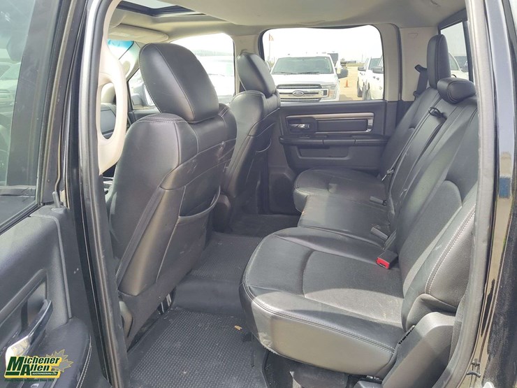 2013-ram-1500-sport-4x4-crew-cab-sb-image-14