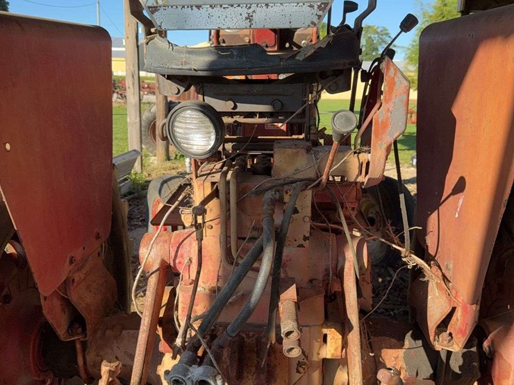 farmall-806-image-40