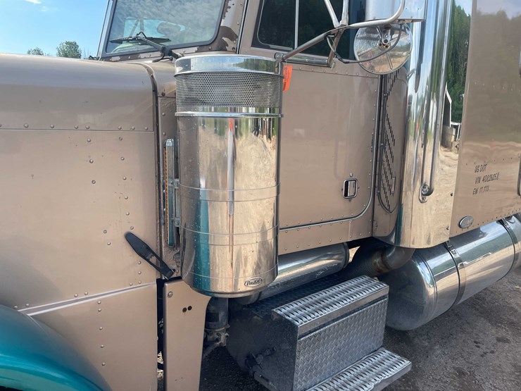 2004-peterbilt-379-image-35