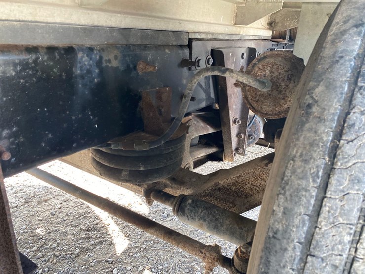 2002-ih-9200i-quad-axle-dump-truck-image-18