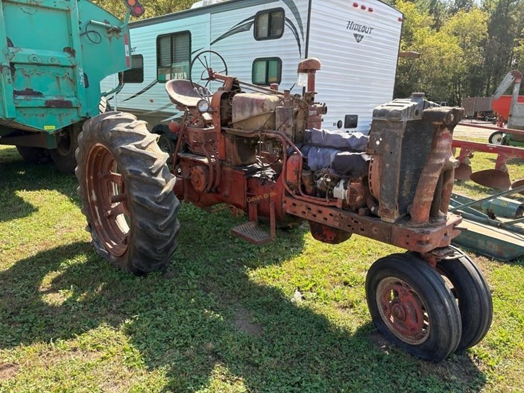 farmall-400-diesel-tractor-for-parts-image-3