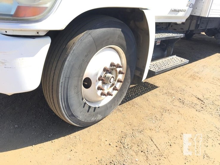 2013-hino-268-image-11