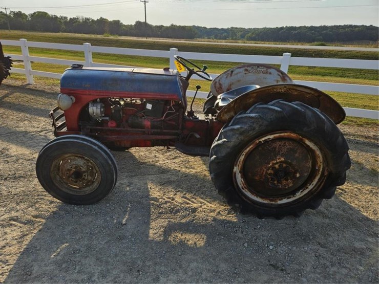 1951-ford-8n-image-2
