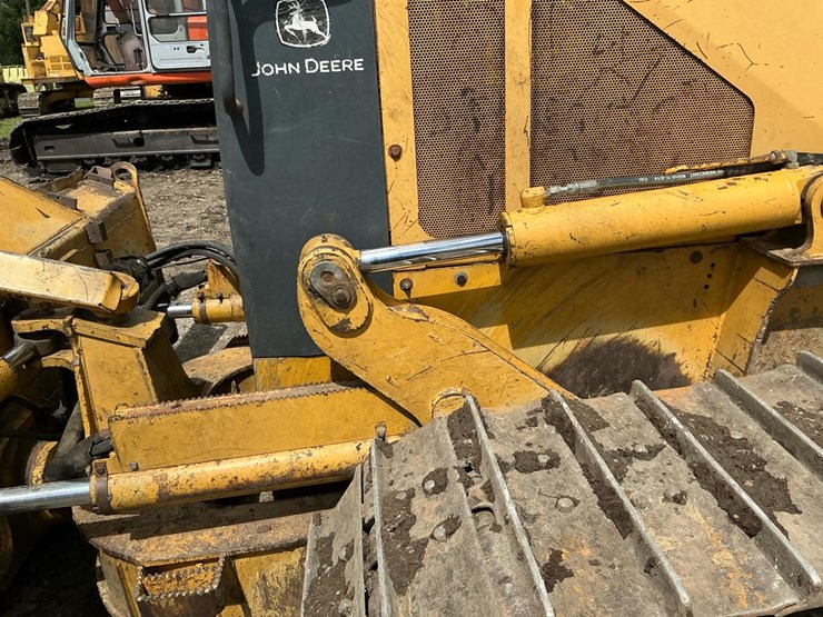 2002-deere-700h-image-22
