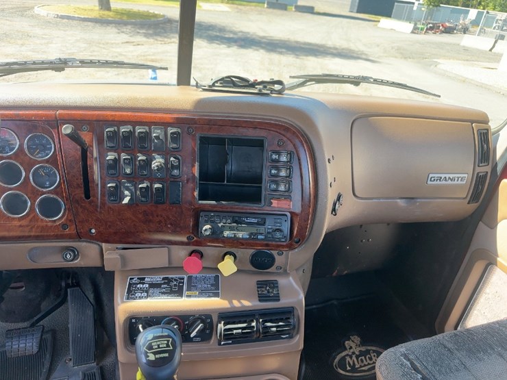 2003-mack-granite-cv713-image-27