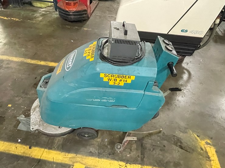 #7161-•-tennant-5280-floor-scrubber-image-8