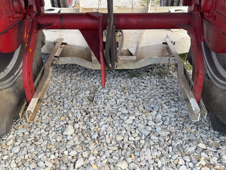 farmall-140-with-belly-mower-image-82