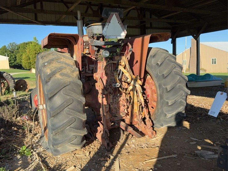 farmall-806-image-3