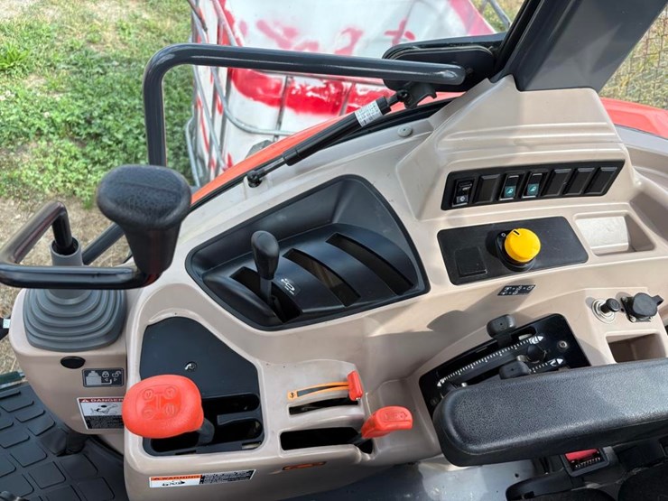 2022-kubota-m7060-image-28