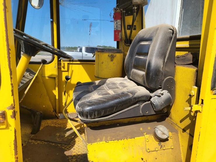 1975-hyster-11-ton-fork-lift-image-26