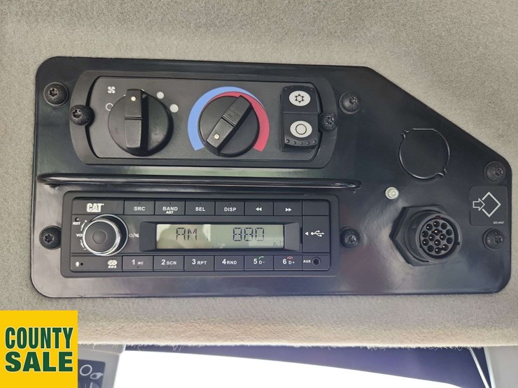 2020-caterpillar-150-awd-image-12