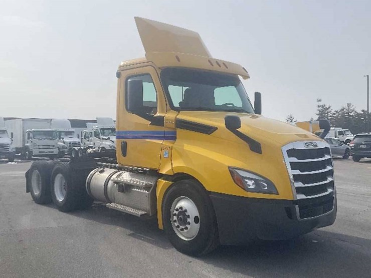 2019-freightliner-cascadia-126-image-1