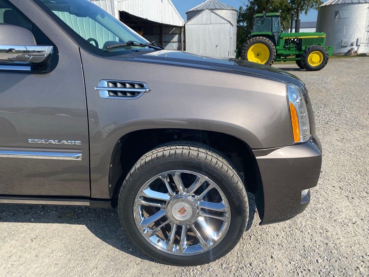 2013-cadillac-escalade-image-9