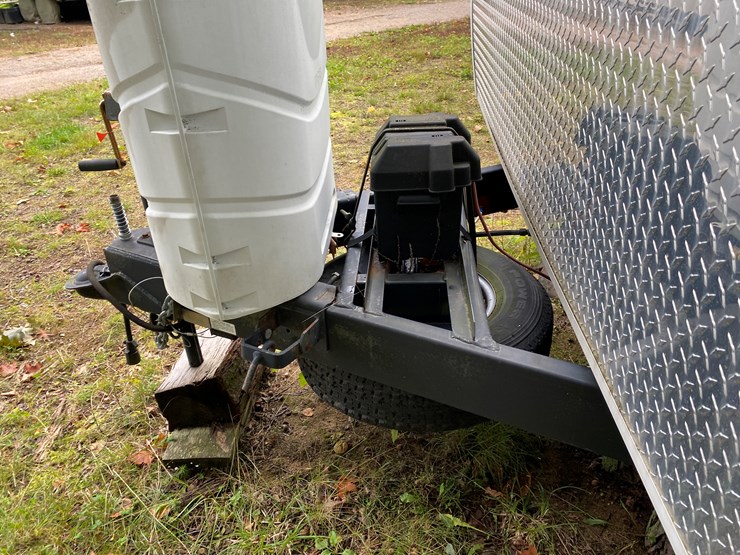 #3300-•-2012-north-trail-caliber-26lrss-camper-(has-mi-title)-(three-lakes,-wi)-image-18