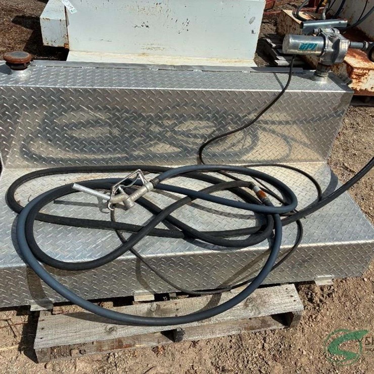 Fuel tank with electric pump