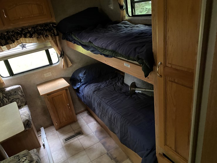 #3302-•-2004-k2-incorporated-sportsman-3803-camper-has-wi-title-(three-lakes,-wi)-image-23