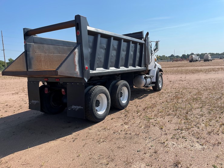 2005-sterling-lt9500-image-13