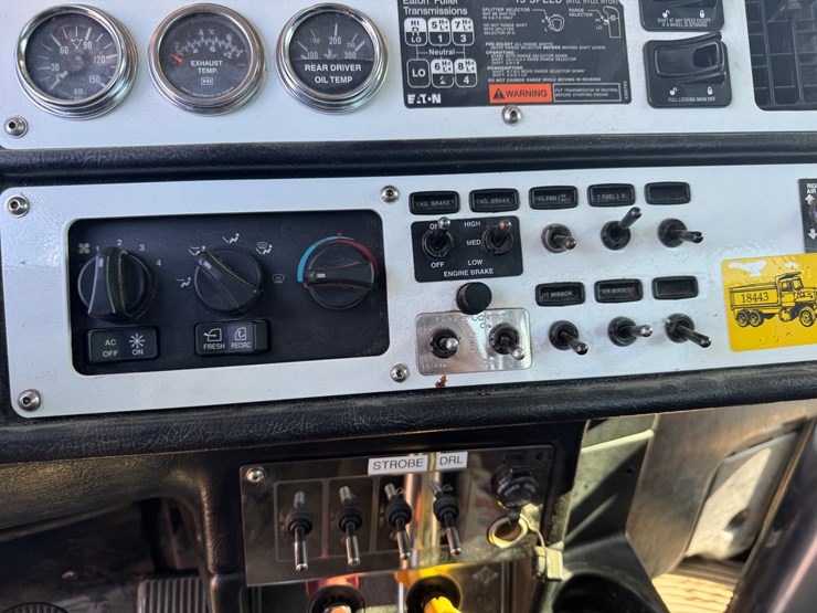 1999-peterbilt-378-image-42