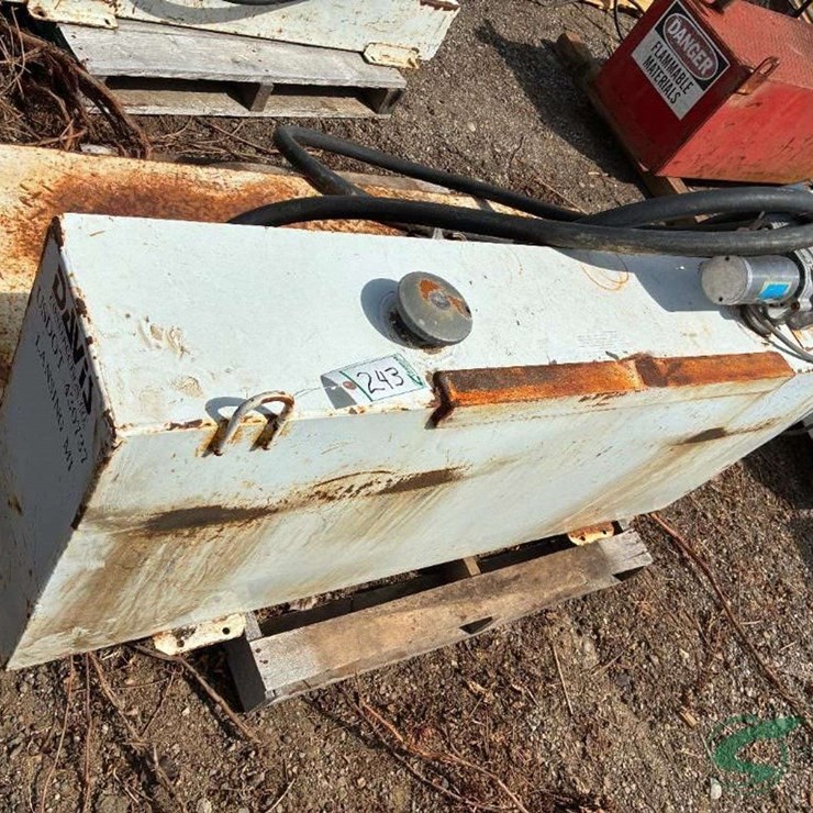 Fuel tank with electric pump
