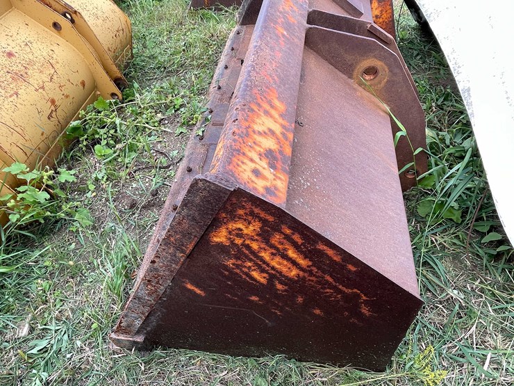 #1142-•-front-loader-bucket-attachment-image-8