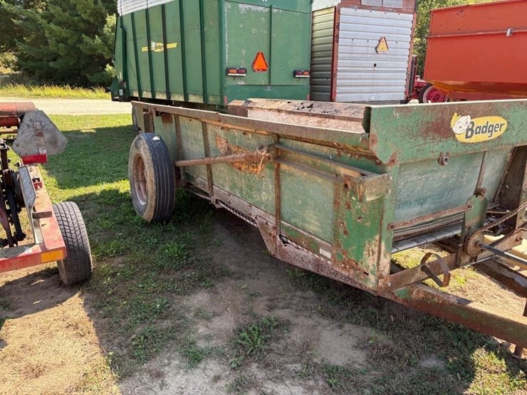 badger-manure-spreader-image-3