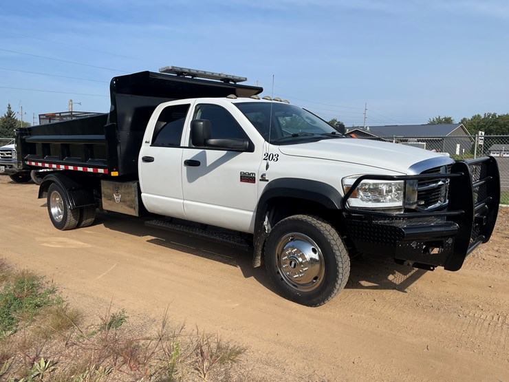 2010-dodge-ram-5500-image-3