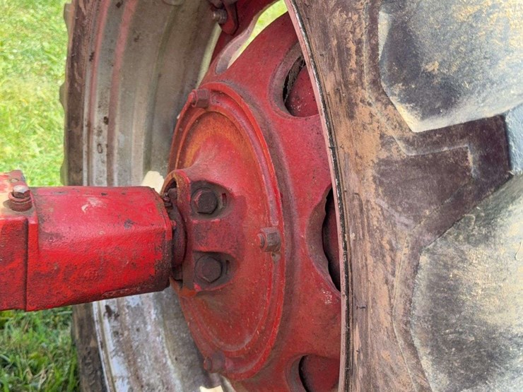 farmall-400-image-26