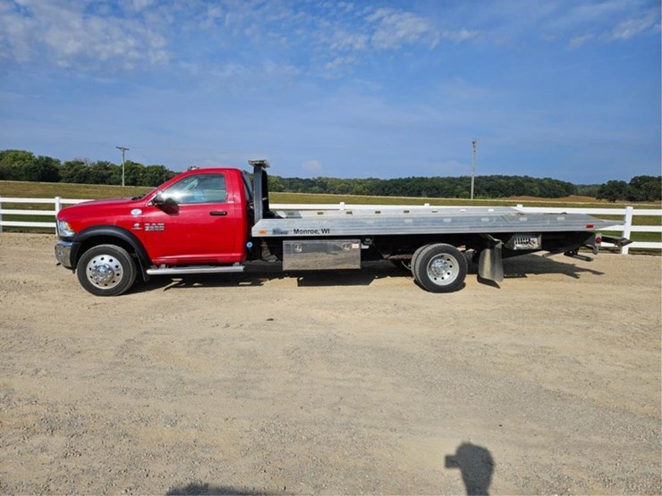 2017-dodge-ram-5500-image-2