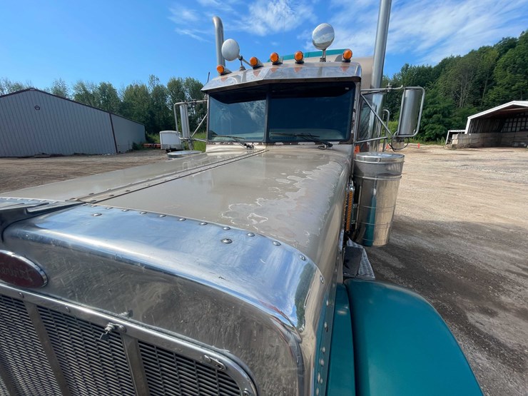 2004-peterbilt-379-image-48