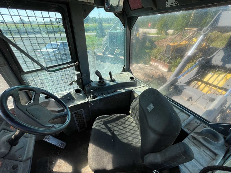 2000-john-deere-660-image-35