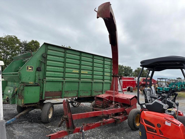 new-holland-718-image-1