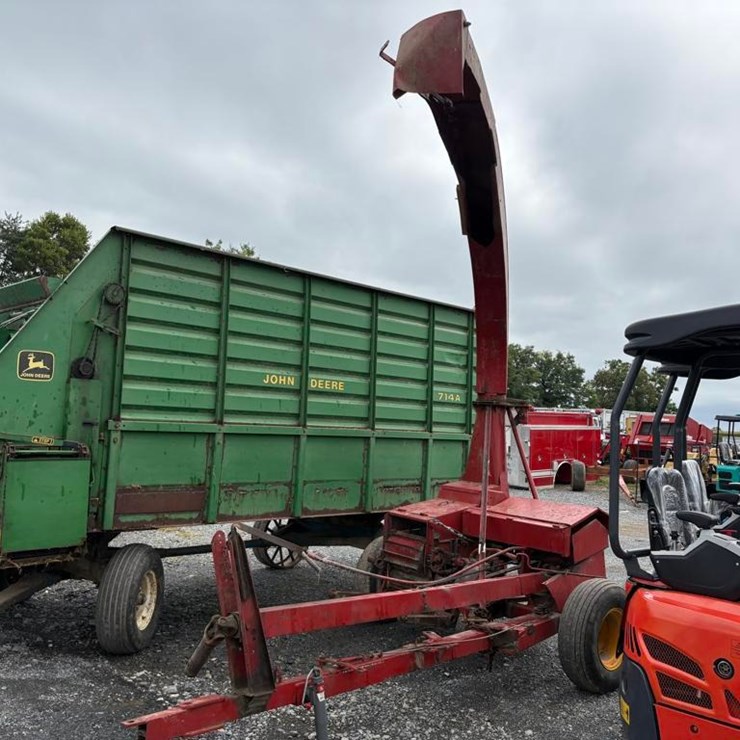 NEW HOLLAND 718
