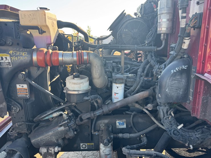 2008-peterbilt-335-image-37