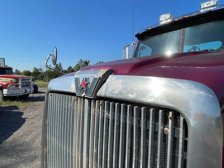 #2270-•-2011-western-star-semi-tractor-(has-wi-title)-(forestville,-wi)-image-22