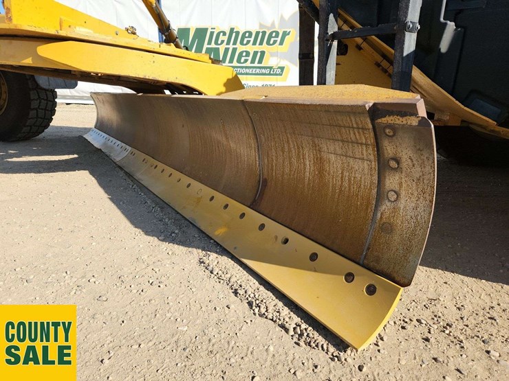 2020-caterpillar-150-awd-image-32
