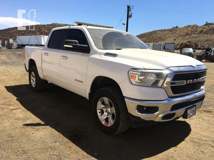 2021-ram-1500-big-horn-image-2