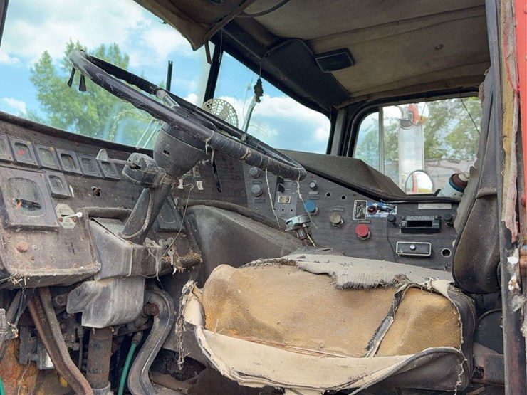 diamond-reo-cabover-image-54