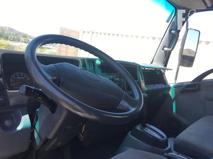 2009-isuzu-npr-image-8