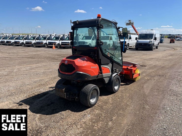 2020-husqvarna-p525d-sweeper-image-12