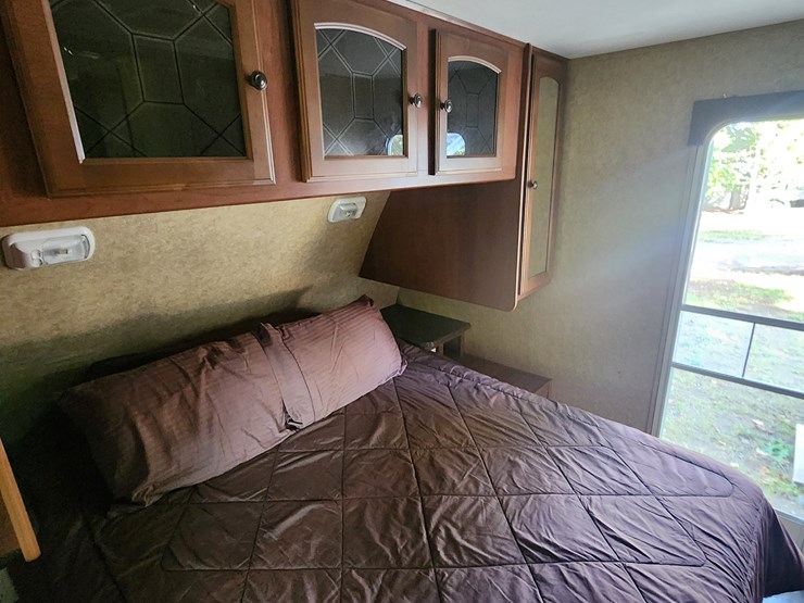 #3300-•-2012-north-trail-caliber-26lrss-camper-(has-mi-title)-(three-lakes,-wi)-image-45