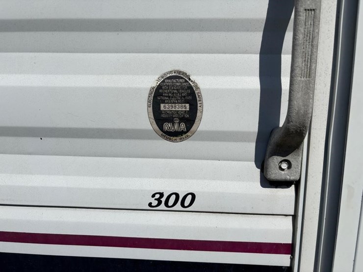 1999-classic-dutchmen-300-camper-image-3