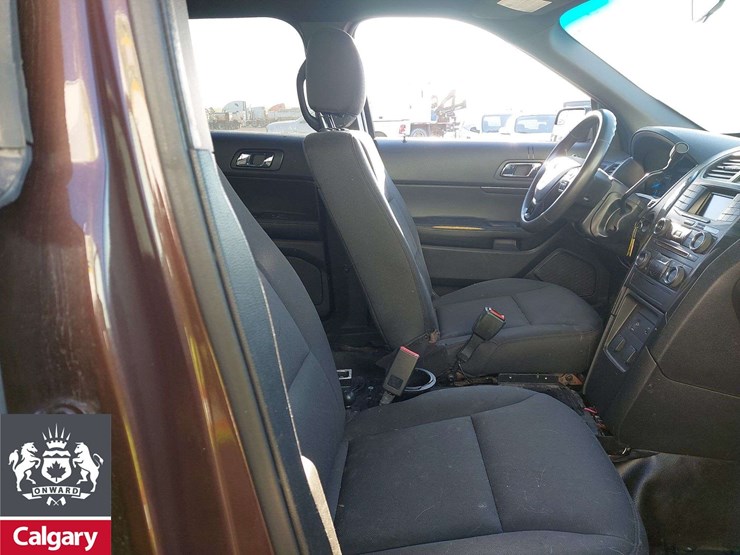 2018-ford-explorer-image-16