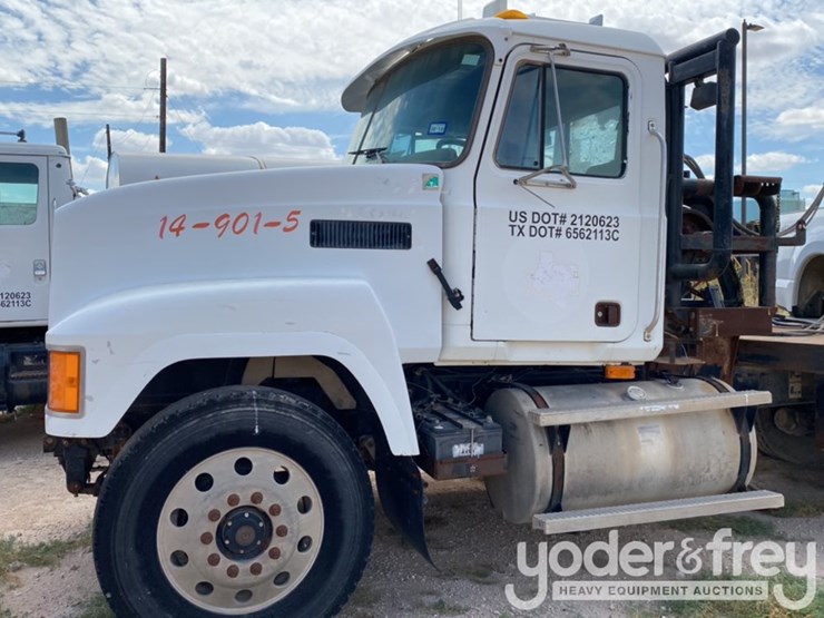 2000-mack-ch613-image-5