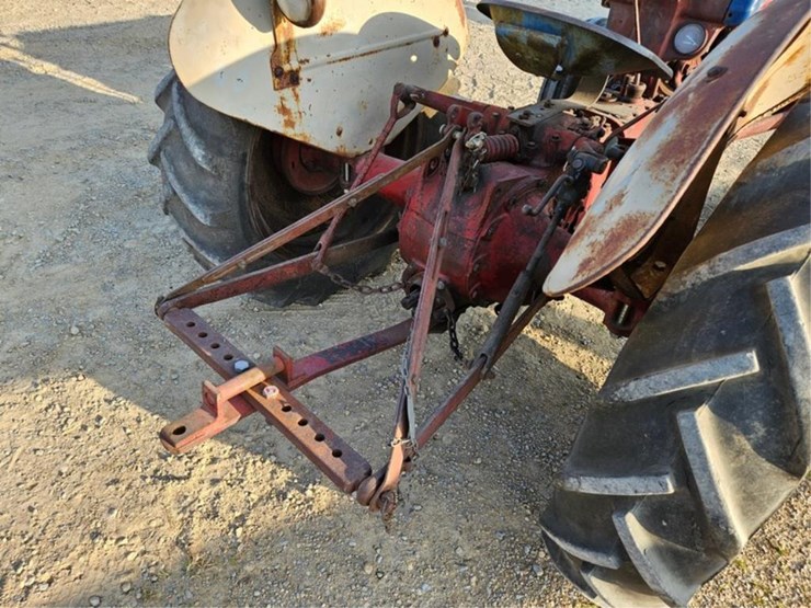 1951-ford-8n-image-13